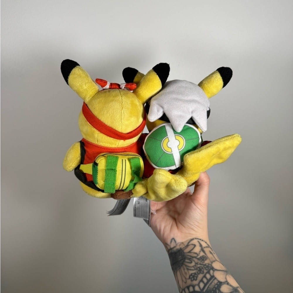 25th Anniversary Pikachu Celebrations Hoenn Region - Picture 2 of 2